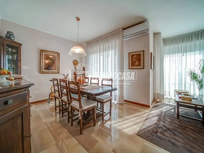 Appartamento trilocale in vendita in Via Padre Lega, Gallarate