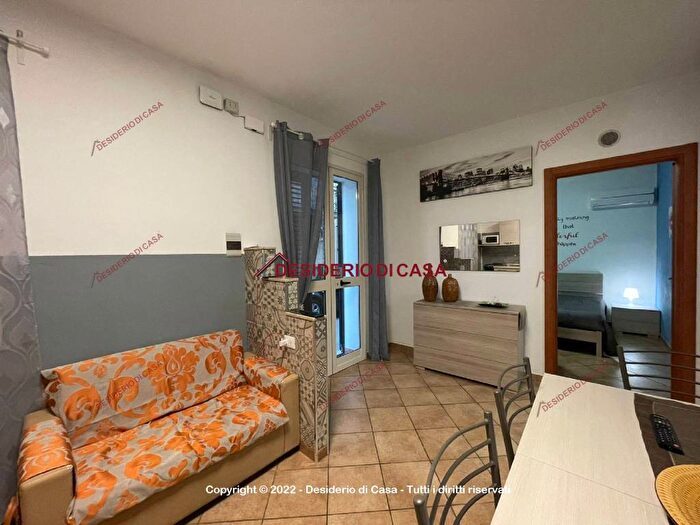 Appartamento trilocale in affitto in Via Salvo DAcquisto, Campofelice di Roccella