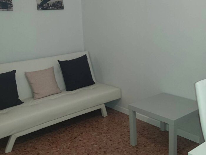 Appartamento trilocale in affitto in Via Vespri Siciliani, Giambellino, Milano