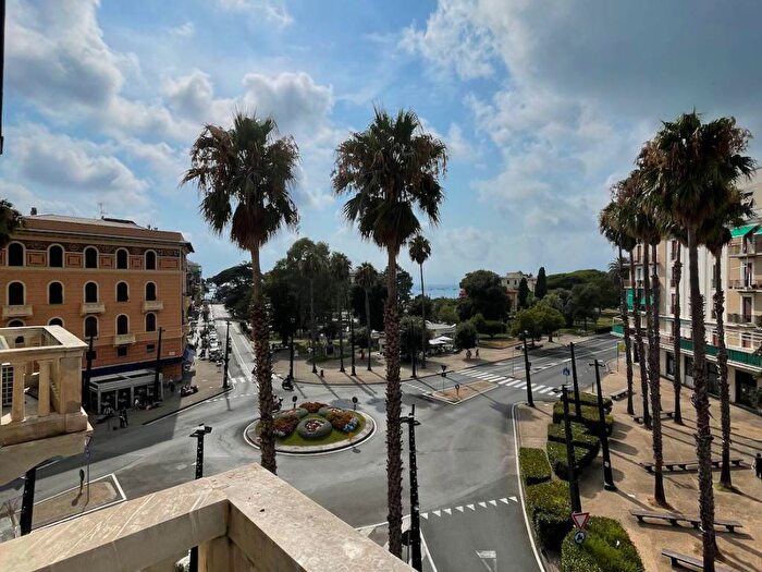 Appartamento trilocale in affitto in Via Vincenzo Fascie, Centro, Sestri Levante