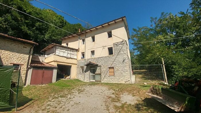 Casa con 10 locali in vendita in Mauro Tesi, Zocca