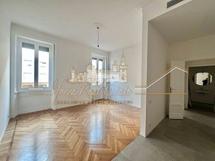 Appartamento trilocale in affitto in Pzza S Maria Beltrade, Carrobbio, Milano