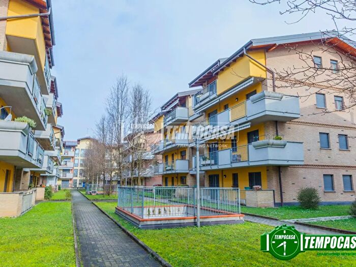 Appartamento trilocale in vendita in Via Salvo dAcquisto, Cesano Boscone