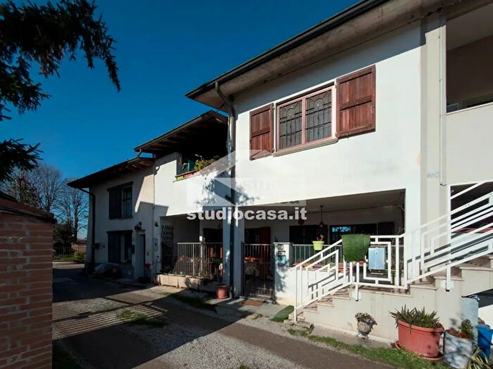 Casa con 5 locali in vendita in Via Gradella, Pandino