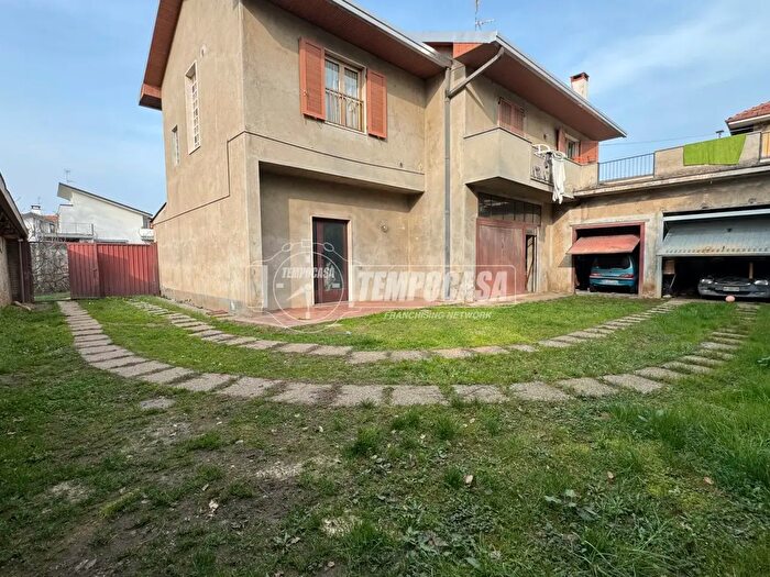 Casa con 5 locali in vendita in Via Gaetano Donizetti, Vanzaghello