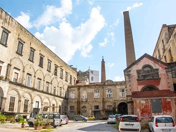Appartamento bilocale in vendita in Piazza Enrico De Nicola, Napoli