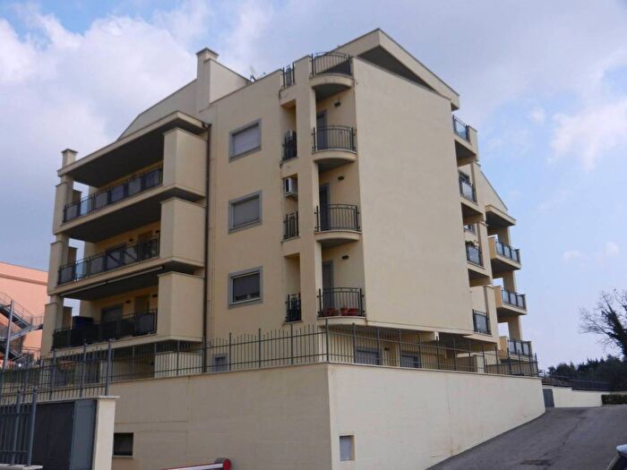 Appartamento trilocale in affitto in Via Acquavivola, Semicentro, Velletri