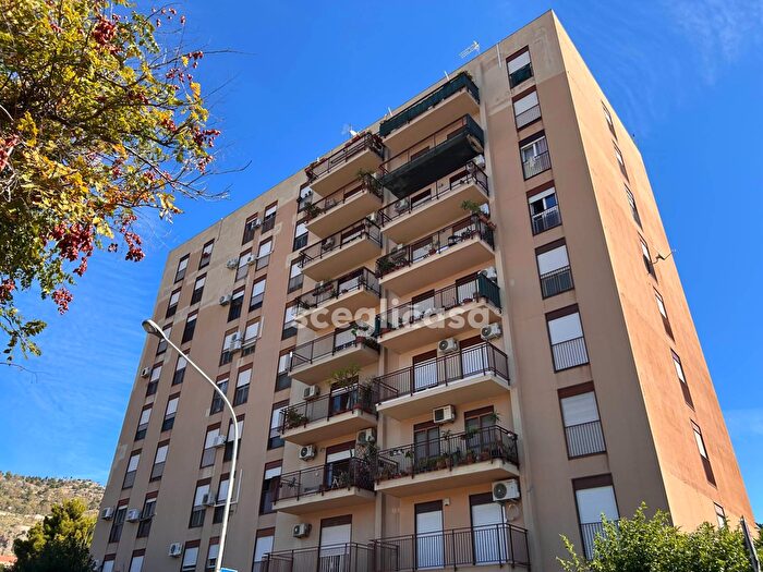 Appartamento trilocale in vendita in Via Isaac Rabin, Palermo