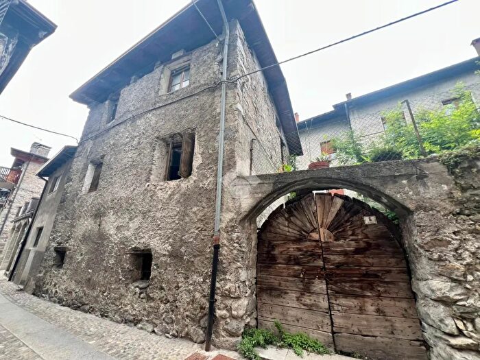 Casa trilocale in vendita in Via Fonatti, Edolo