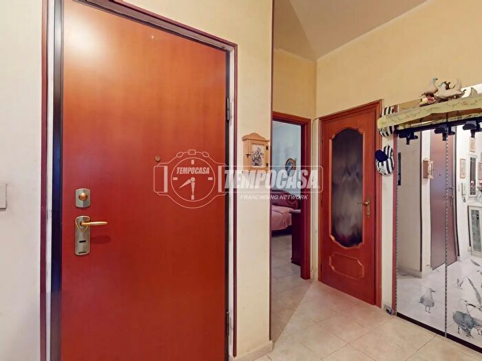 Appartamento trilocale in vendita in Corso Cosenza, Torino