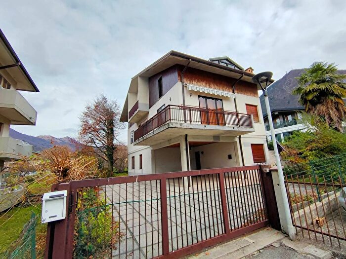 Casa con 12 locali in vendita in Viale Aldo Moro Tolmezzo, Tolmezzo