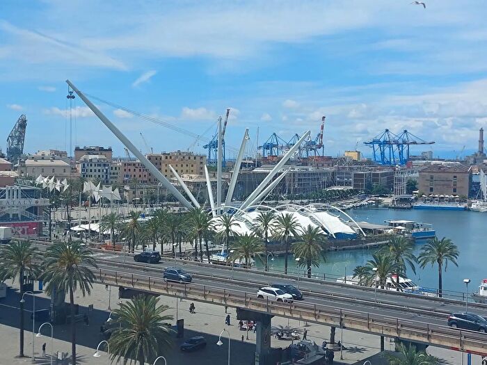 Appartamento trilocale in vendita in Via di Sottoripa, Genova