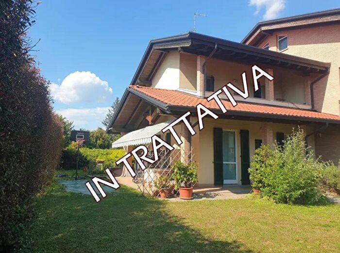 Casa quadrilocale in vendita in Via Aldo Moro Vedano Olona Va Italia, Vedano Olona