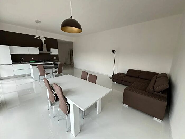 Appartamento trilocale in affitto in Via Sonnino, Firenze