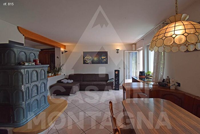 Casa con 8 locali in vendita in Panchia