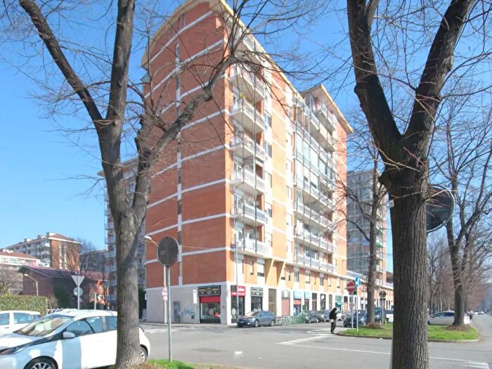 Appartamento trilocale in vendita in Via Verolengo, Torino