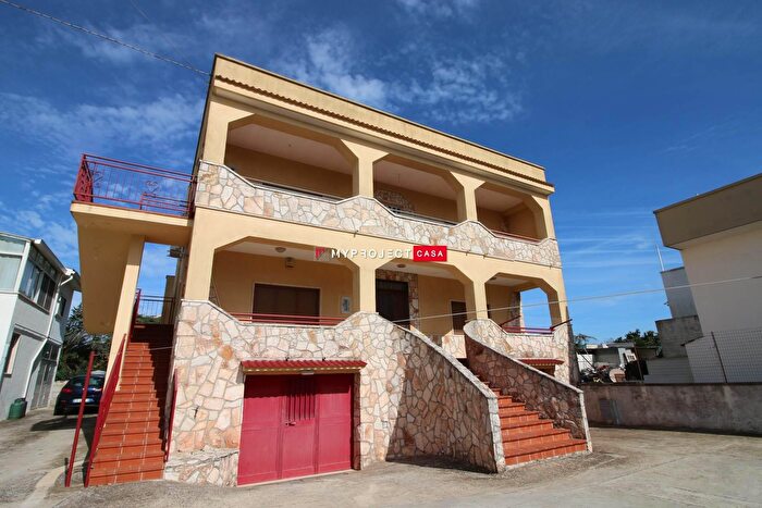 Casa con 6 locali in vendita in Strada Lanzo, Martina Franca