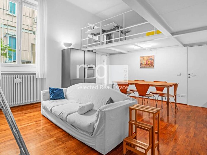 Appartamento trilocale in affitto in Via Verona, Porta Romana Medaglie dOro, Milano