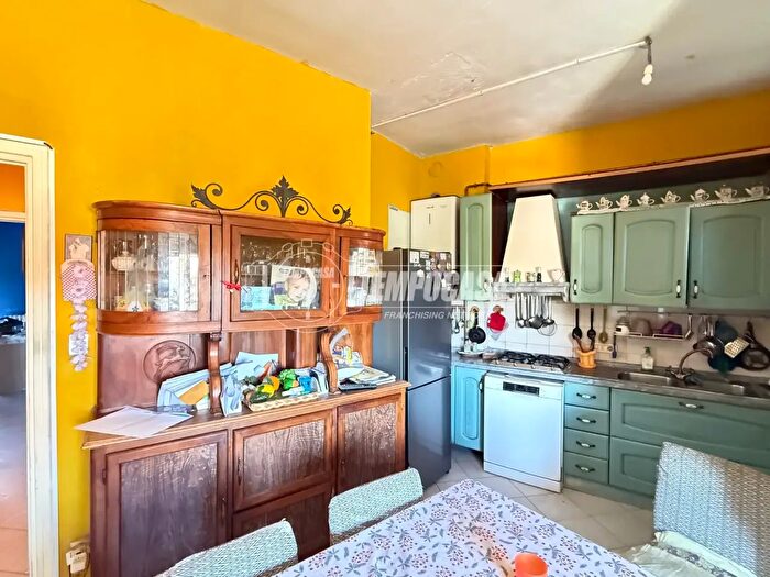Appartamento con 5 locali in vendita in Via Carlo Benzi, Asti