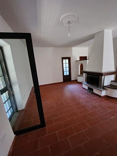 Casa con 5 locali in vendita in Calci