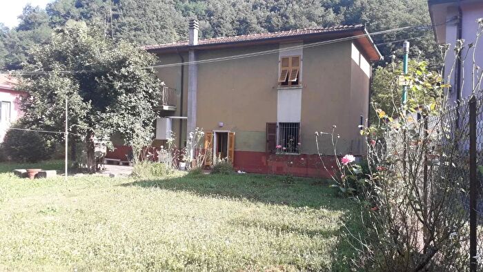 Casa con 5 locali in vendita in Fivizzano