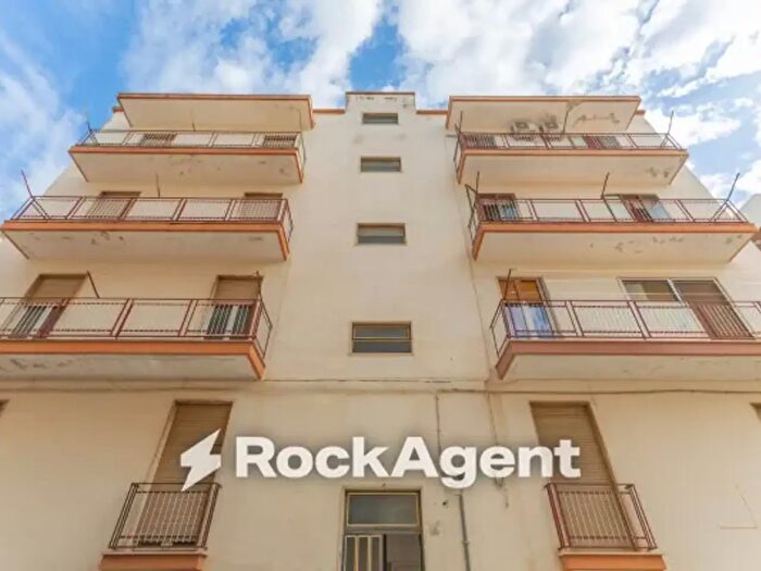 Appartamento quadrilocale in vendita in Via Giuseppe De Caro, Noci