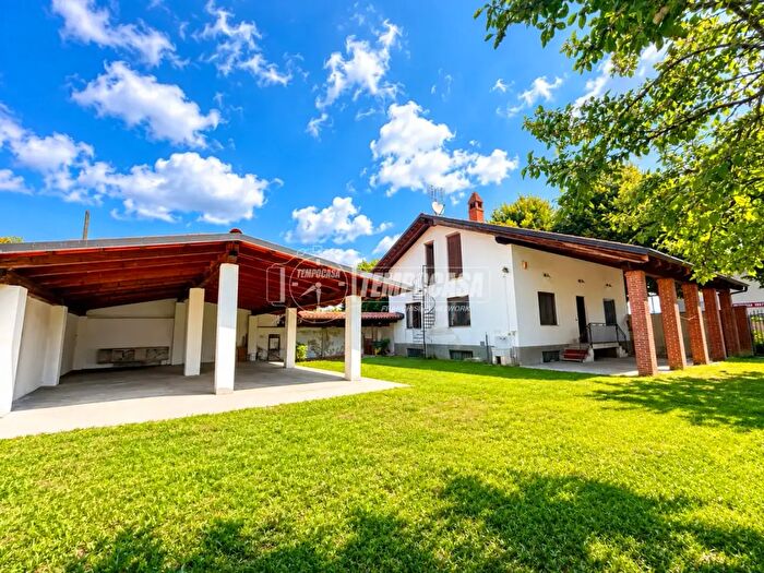 Casa con 5 locali in vendita in Viale IV Novembre, San Giusto Canavese