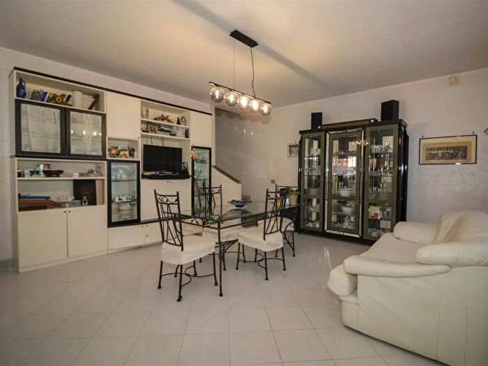 Appartamento con 6 locali in vendita in Via Ruffilli, Poggio Mirteto