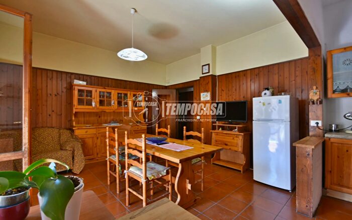 Casa con 5 locali in vendita in Via Montecesa, Osimo