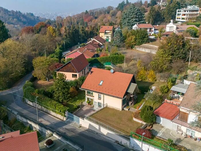 Casa con 7 locali in vendita in Via Pinin Pacot, Torino