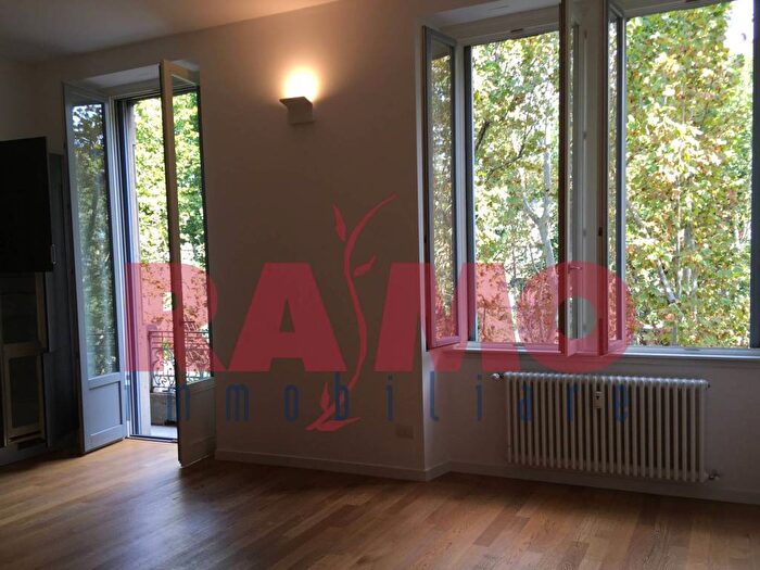 Appartamento trilocale in affitto in Via Giovanni Battista Morgagni, Morgagni, Milano