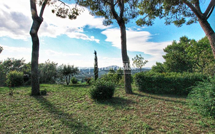 Casa con 13 locali in vendita in Frazione Massignano, Ancona