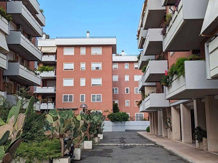 Appartamento bilocale in affitto in Via Cesare Pascoletti, Roma