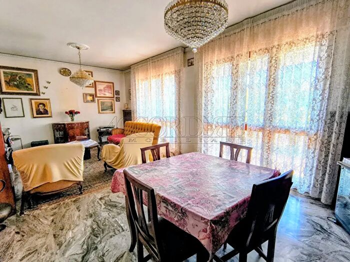 Appartamento con 6 locali in vendita in Via Alfredo Catalani, Padova