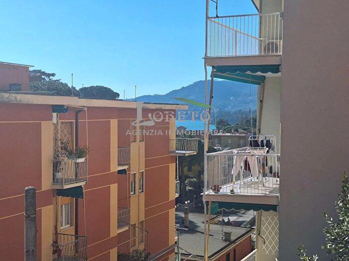 Appartamento trilocale in vendita in Via Val di Sole, Rapallo