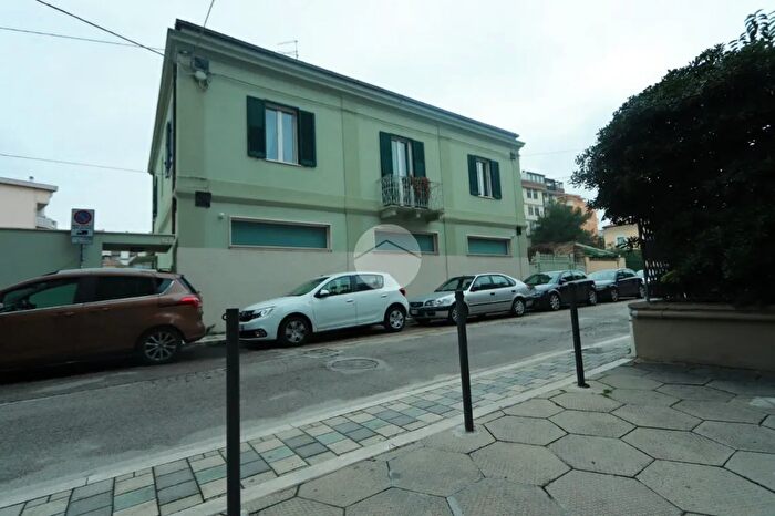 Casa con 5 locali in vendita in Via dei Marsi, Pescara