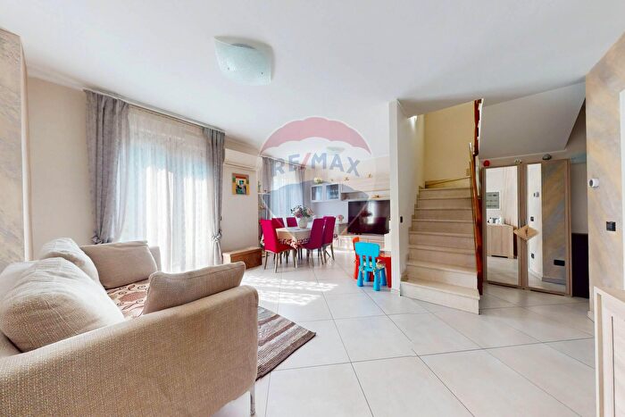 Casa quadrilocale in vendita in Via Tarantelli, Arcore