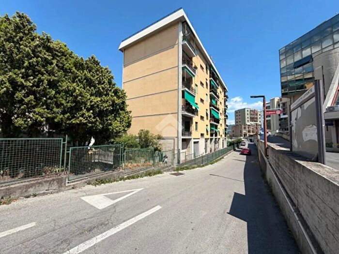 Appartamento quadrilocale in vendita in Piazzale della Stazione, Sestri Levante