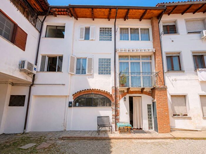 Casa con 6 locali in vendita in Piazza Martiri della Libertà, Banchette