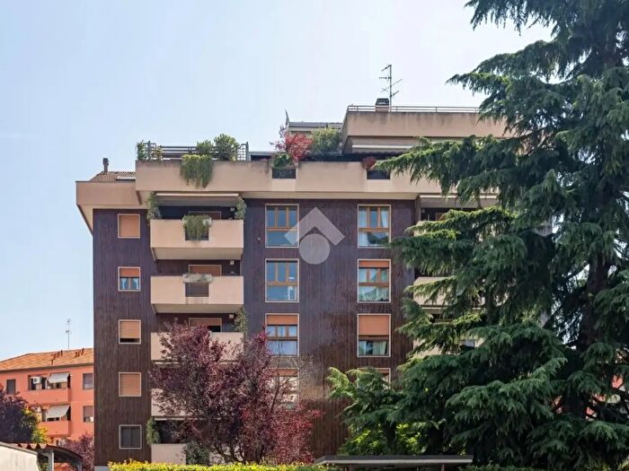 Appartamento trilocale in vendita in Via Gioacchino Murat, Milano