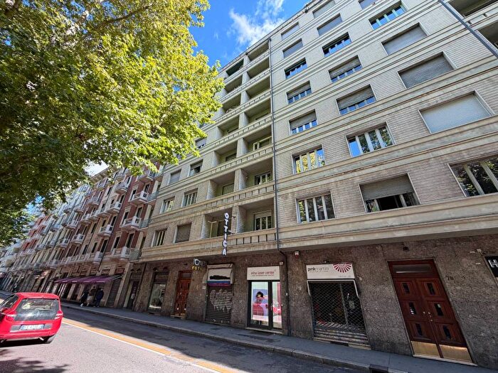 Appartamento trilocale in affitto in Corso Carlo e Nello Rosselli, Crocetta, Torino