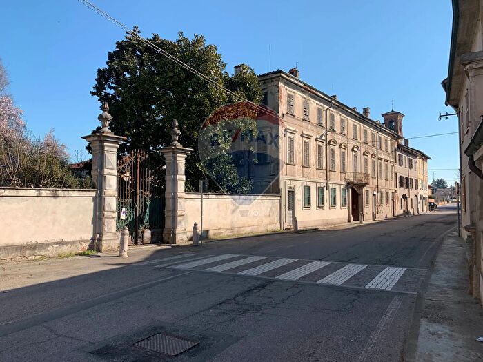 Casa con 10 locali in vendita in San Zenone Al Po