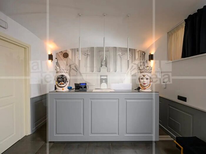 Appartamento con 14 locali in vendita in Via Carlo Emanuele I, Roma