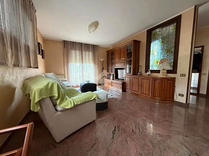 Casa con 5 locali in vendita in Via Papa Giovanni XXIII, Villadose