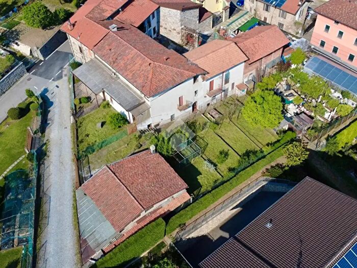 Casa quadrilocale in vendita in Via Santa Croce, Calusco DAdda