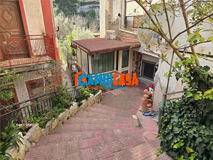 Appartamento trilocale in vendita in Palermo