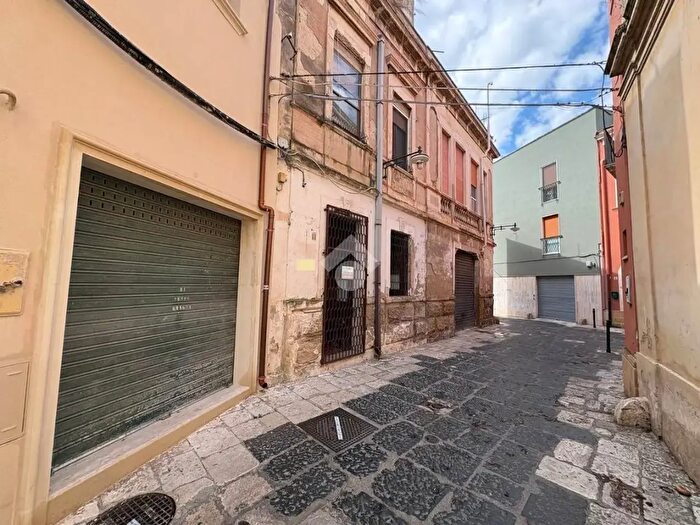 Appartamento monolocale in vendita in Via Lupo Protospata, Brindisi