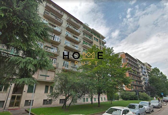 Appartamento trilocale in affitto in Viale Beatrice dEste, Bocconi, Milano