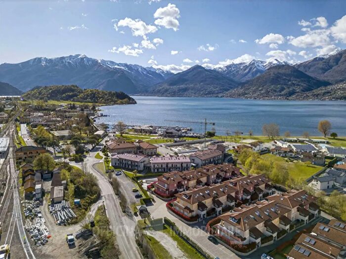 Appartamento trilocale in vendita in Via alle Torri, Colico