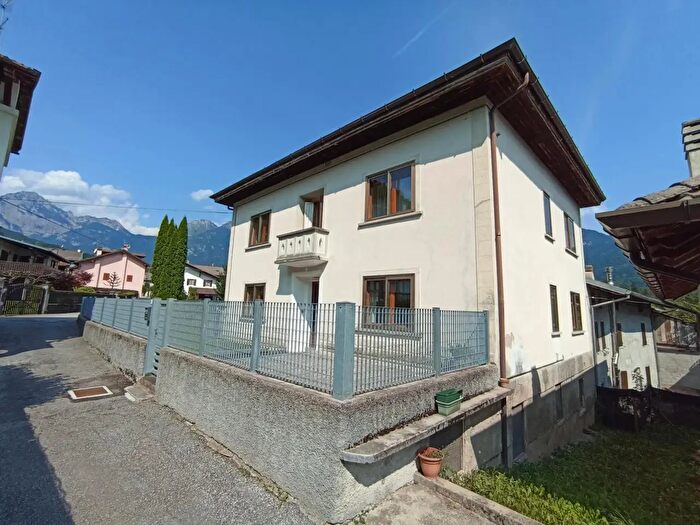 Casa con 6 locali in vendita in Borgo San Giacomo, Socchieve